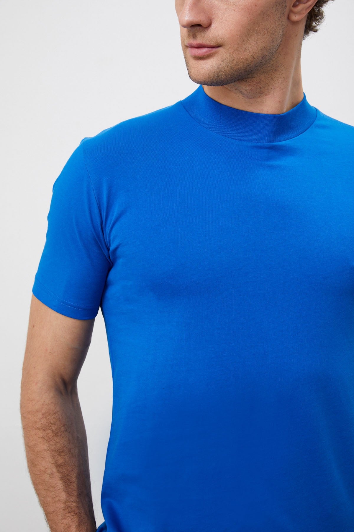 Antioch Saks Slim Fit Basic T-Shirt