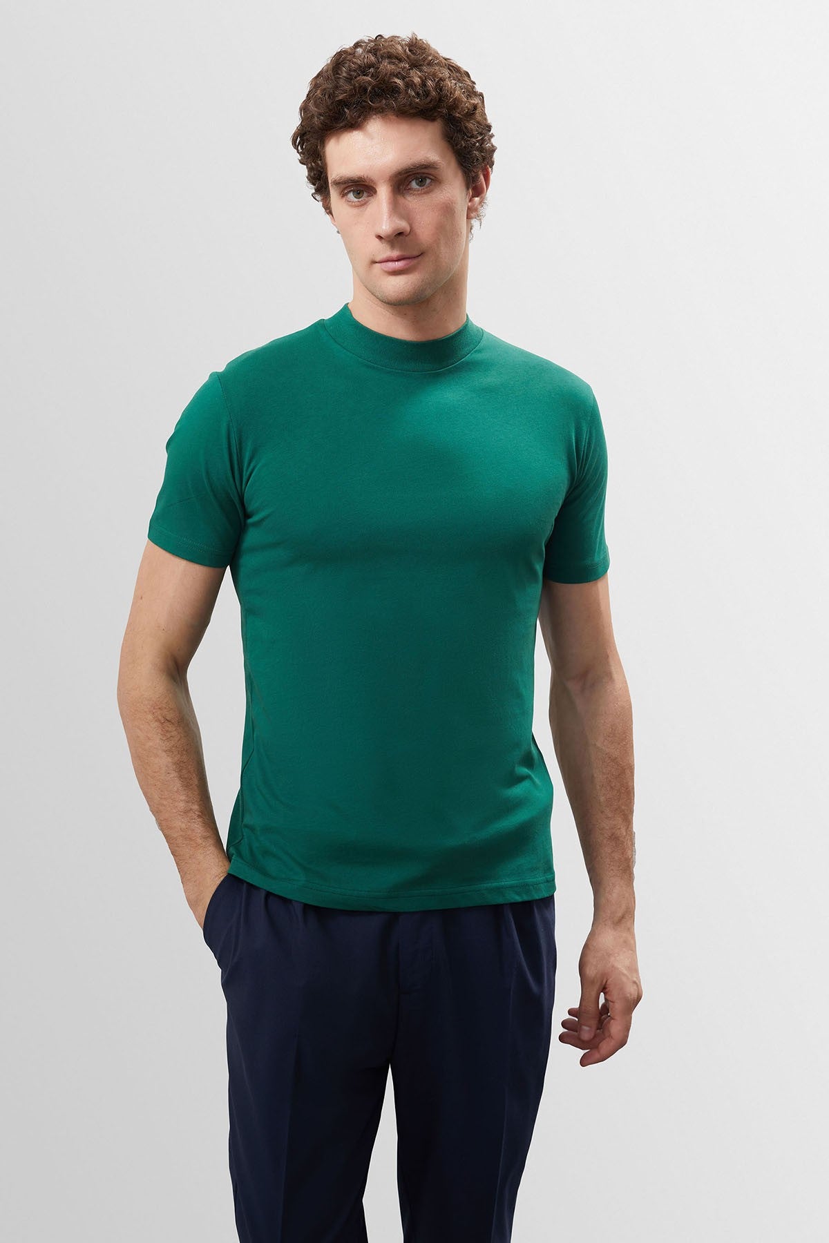 Antioch Saks Slim Fit Basic T-Shirt