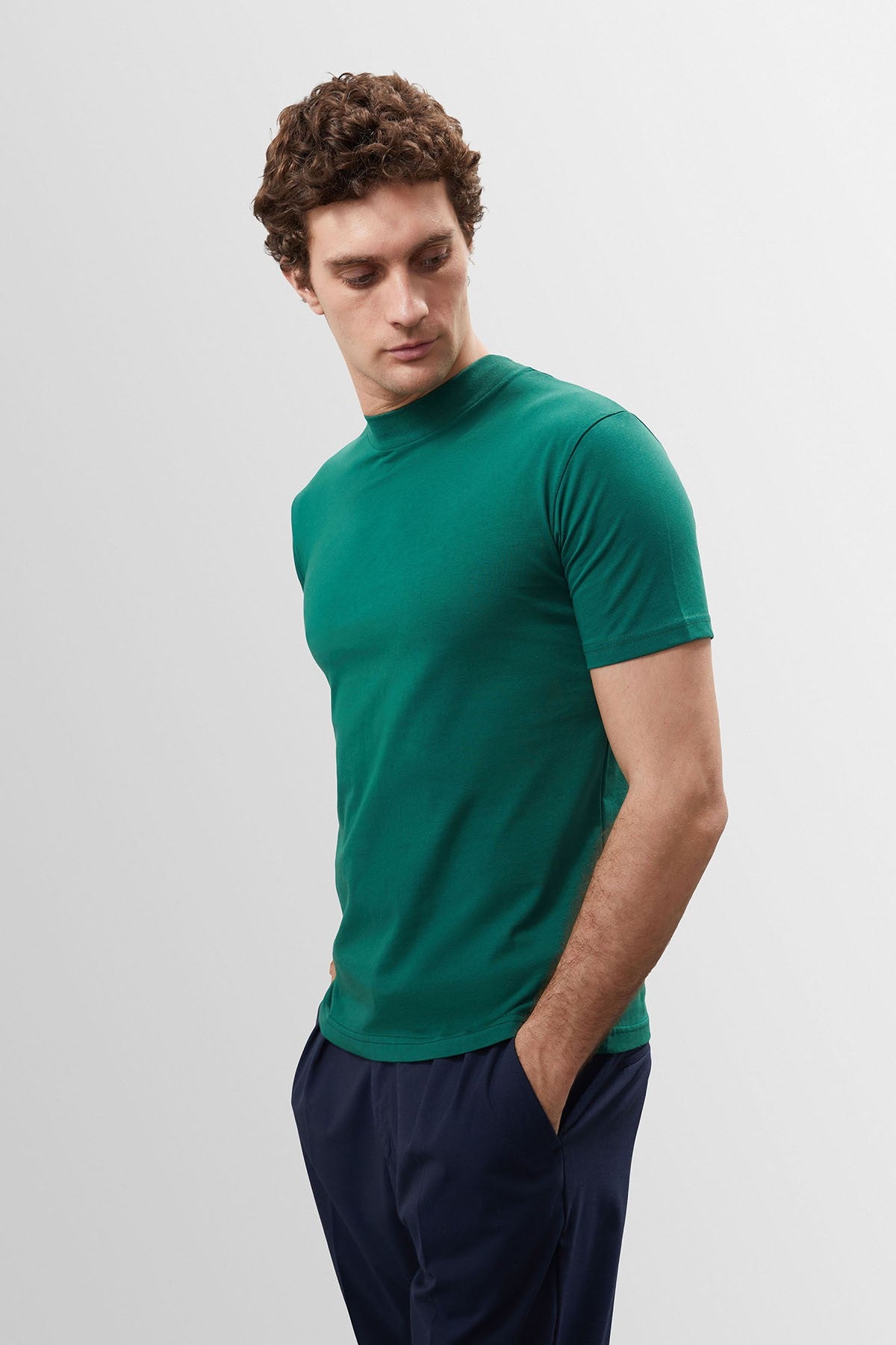 Antioch Saks Slim Fit Basic T-Shirt