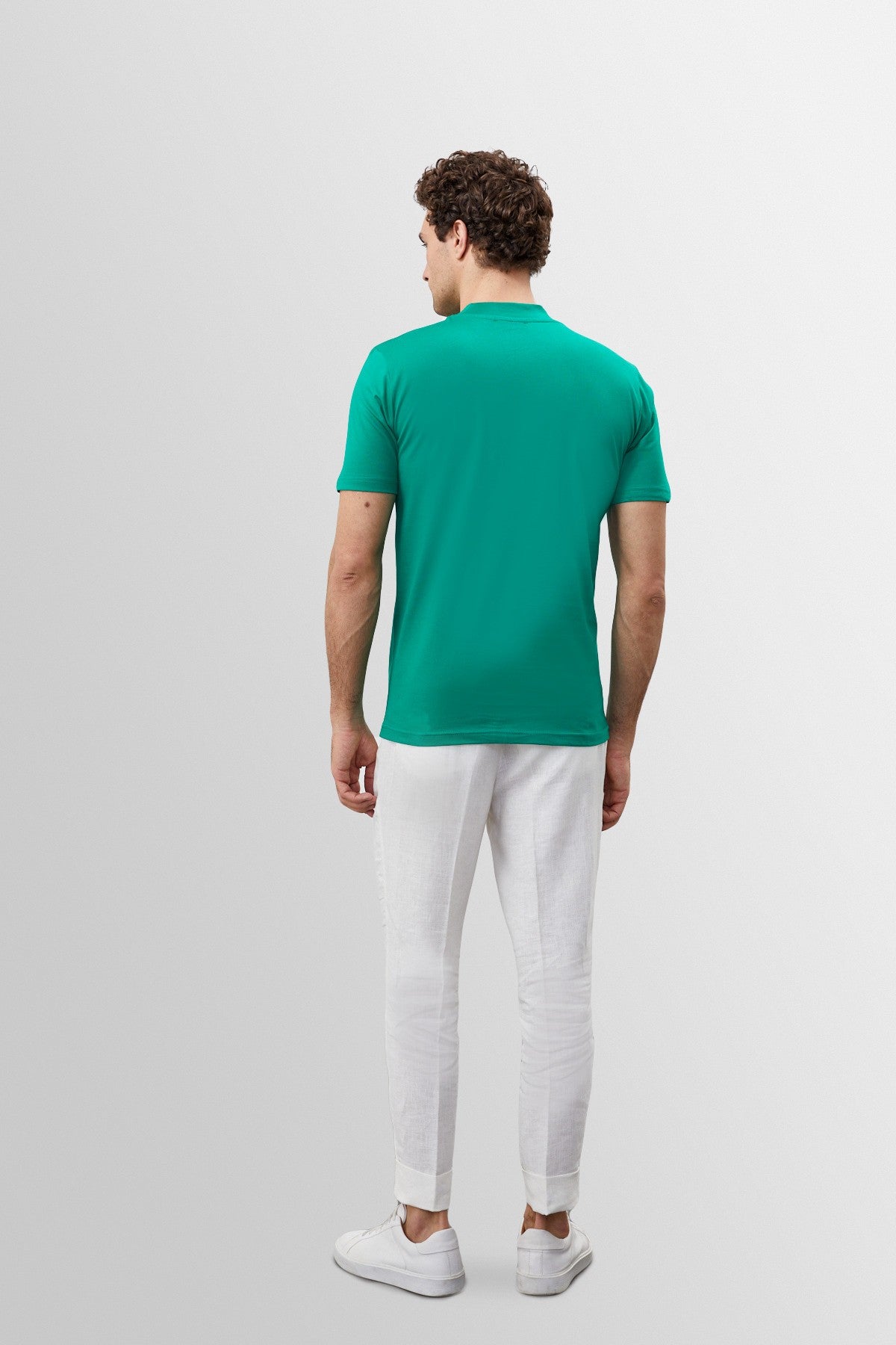 Antioch Saks Slim Fit Basic T-Shirt