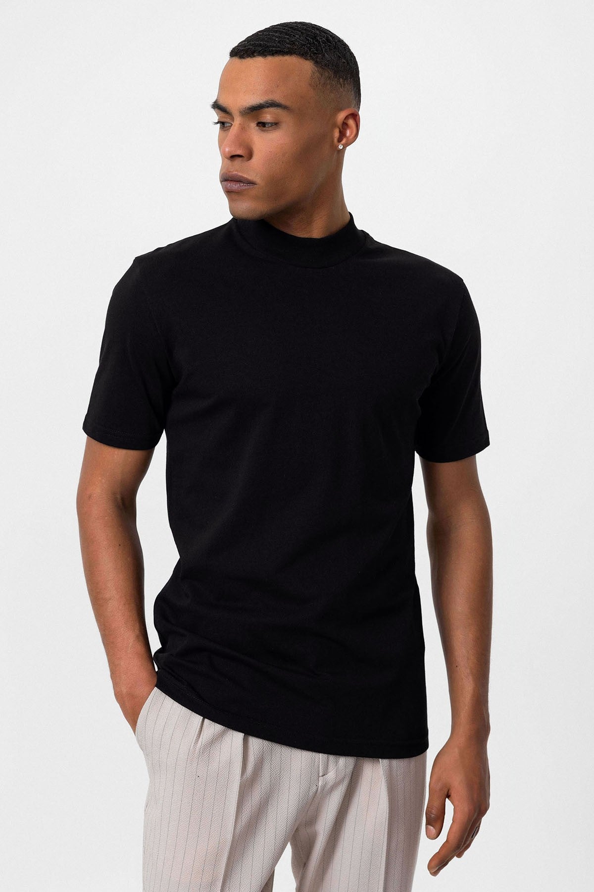 Antioch Saks Slim Fit Basic T-Shirt