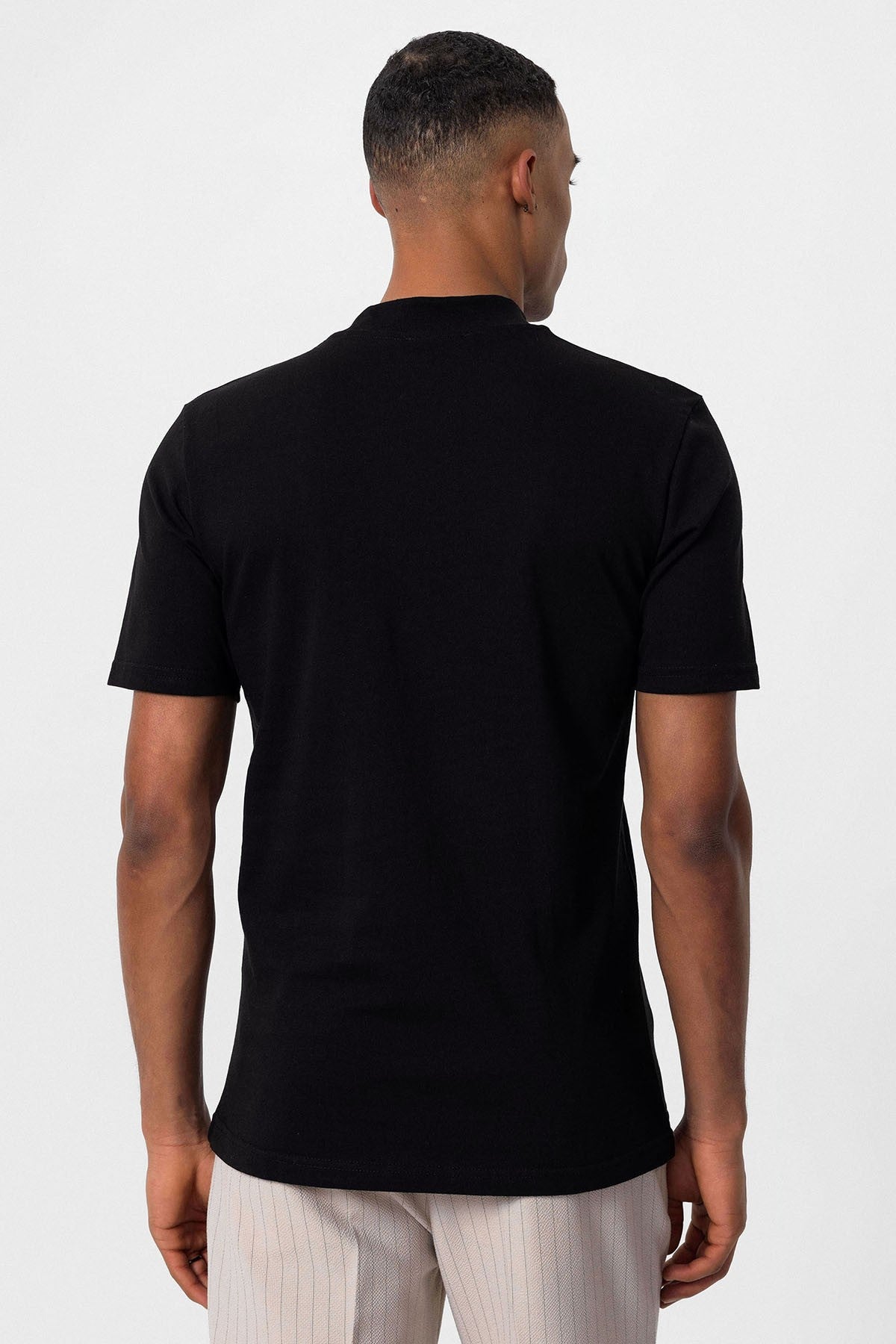 Antioch Saks Slim Fit Basic T-Shirt
