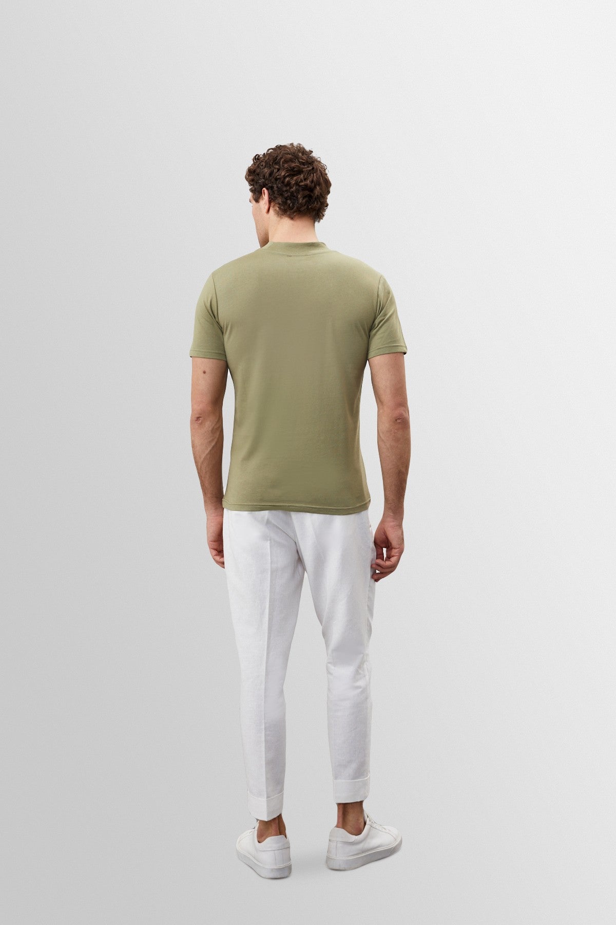 Antioch Saks Slim Fit Basic T-Shirt