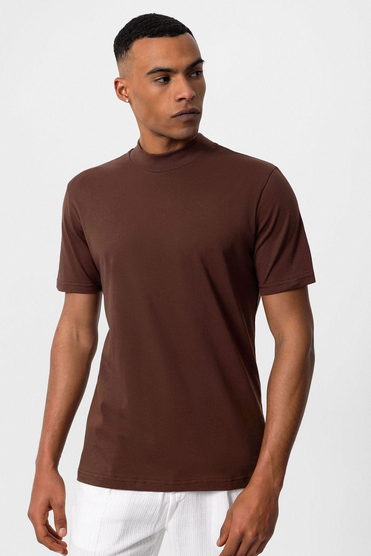 Antioch Saks Slim Fit Basic T-Shirt
