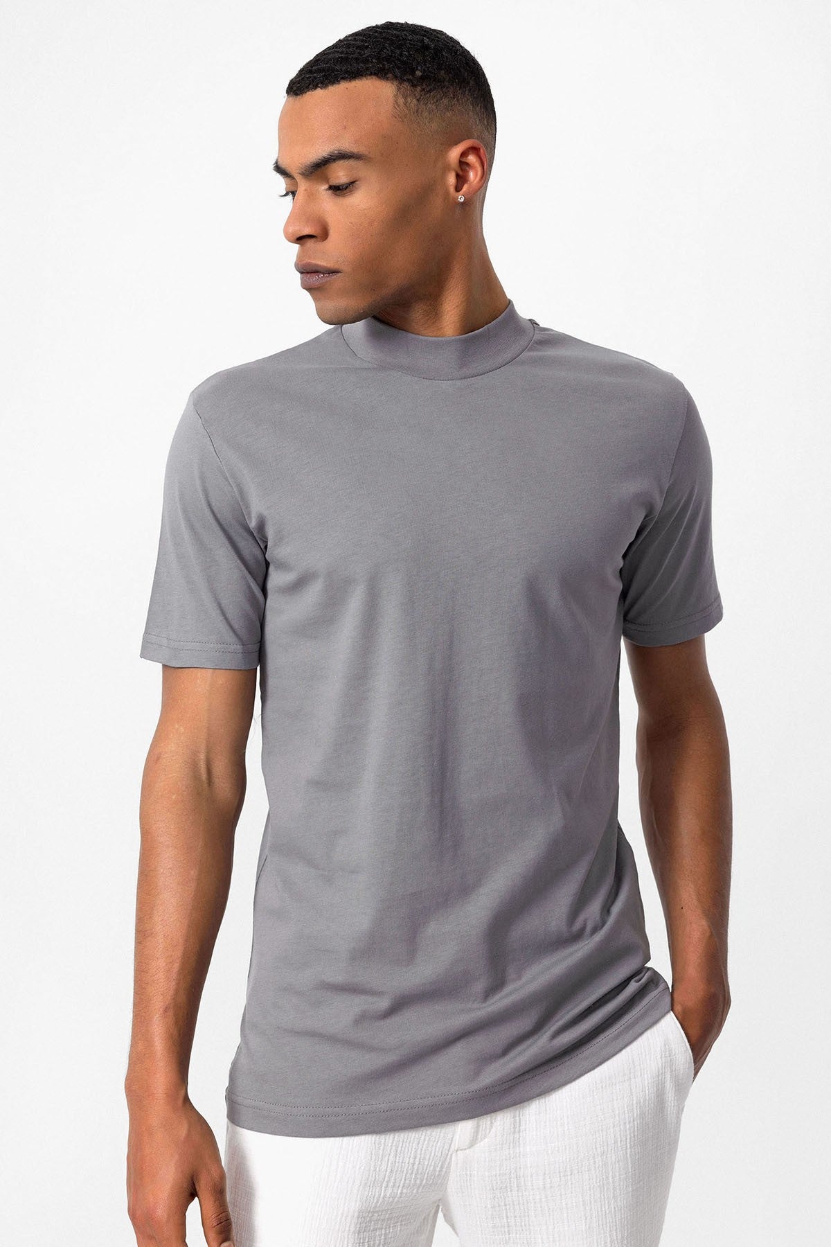 Antioch Saks Slim Fit Basic T-Shirt