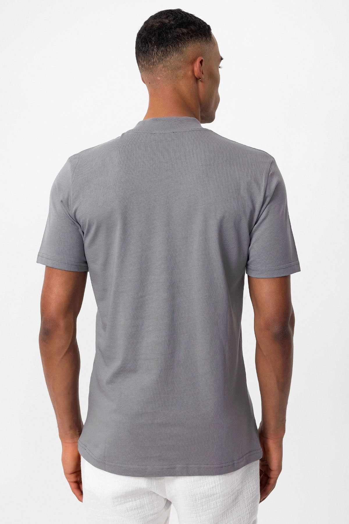 Antioch Saks Slim Fit Basic T-Shirt