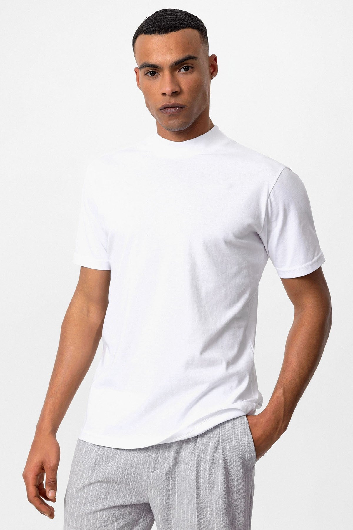 Antioch Saks Slim Fit Basic T-Shirt