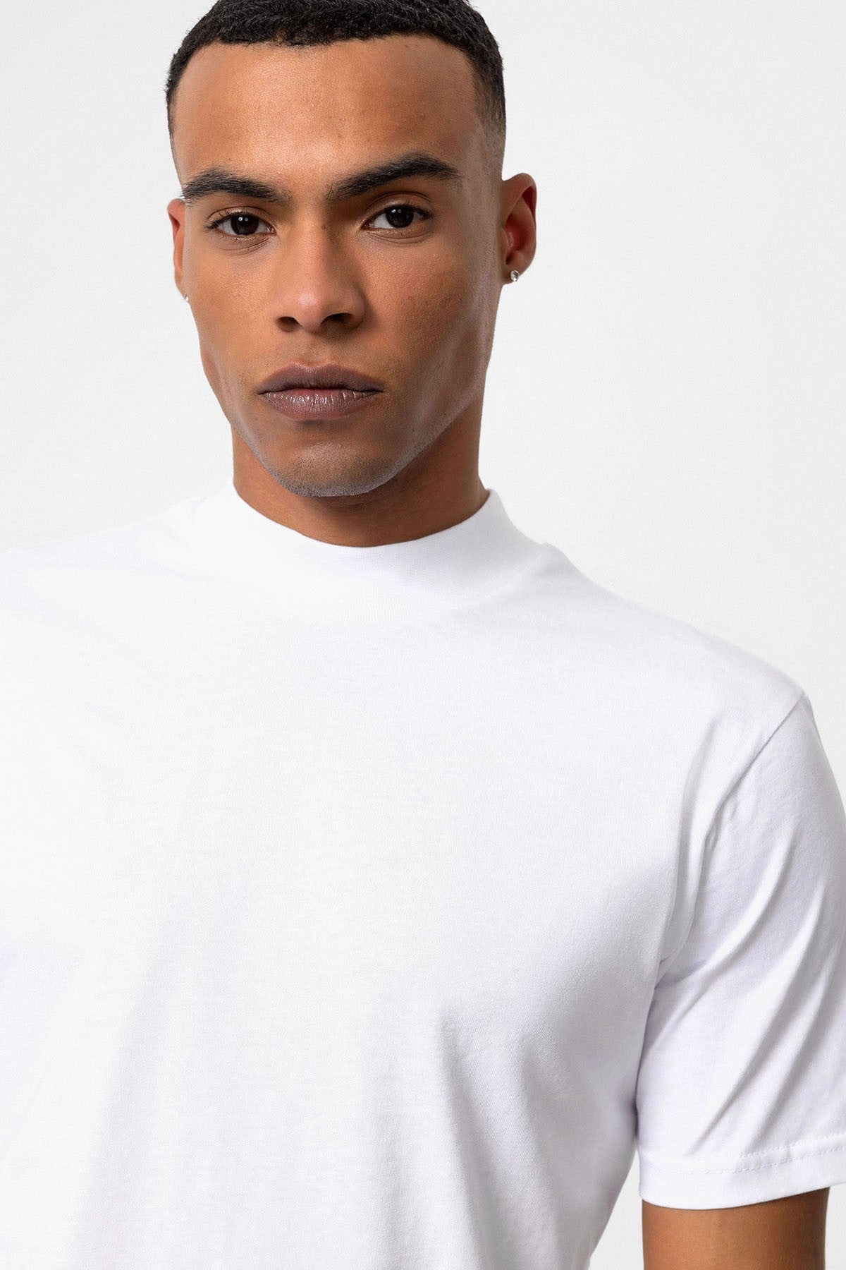 Antioch Saks Slim Fit Basic T-Shirt