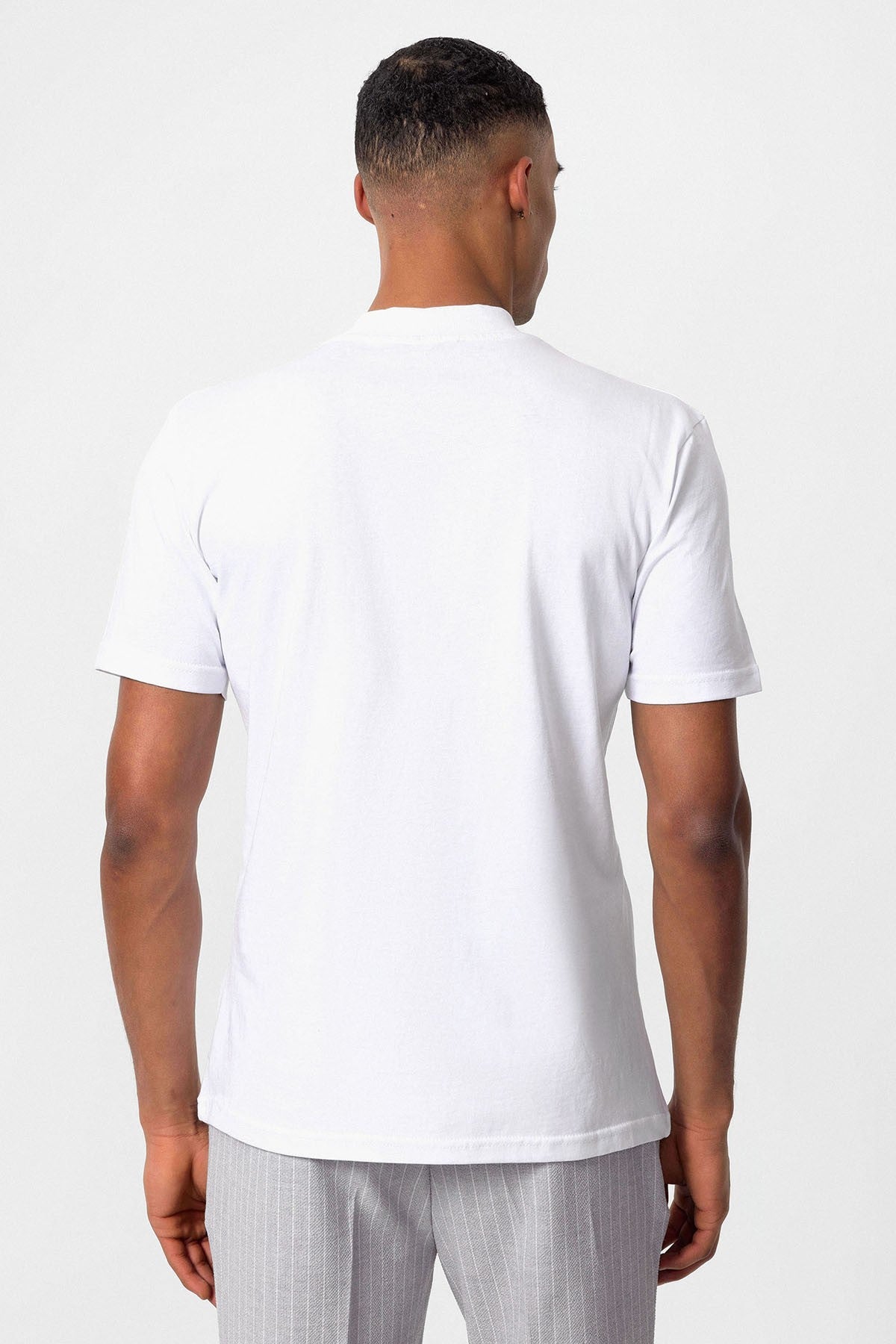 Antioch Saks Slim Fit Basic T-Shirt