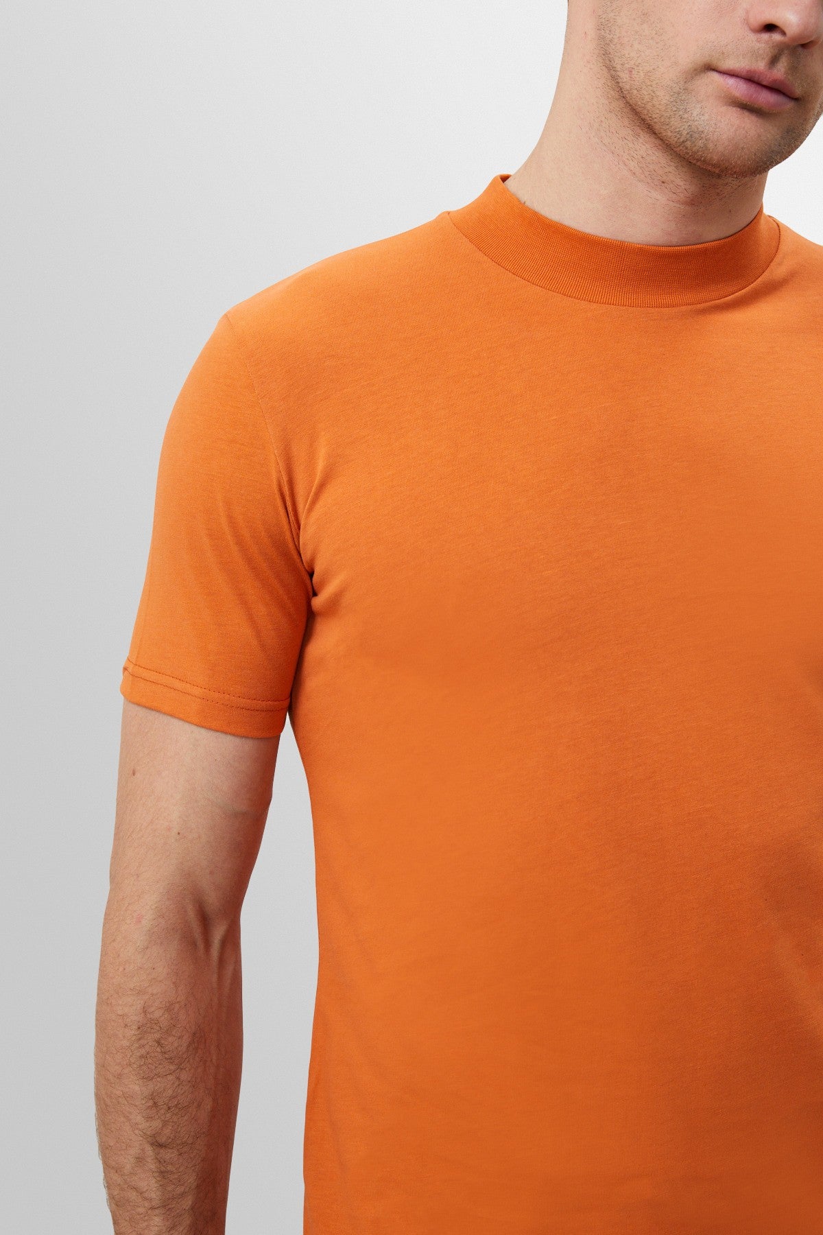 Antioch Saks Slim Fit Basic T-Shirt