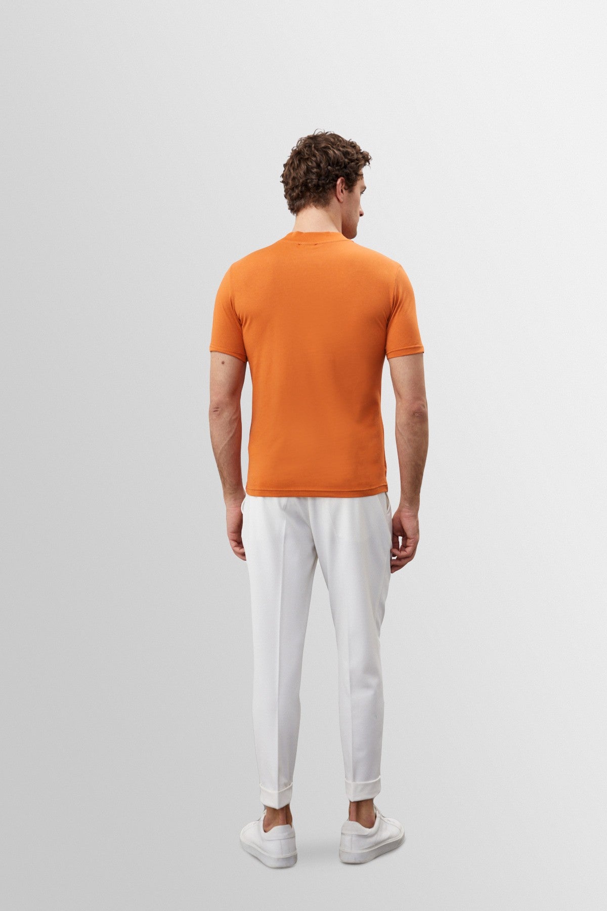 Antioch Saks Slim Fit Basic T-Shirt