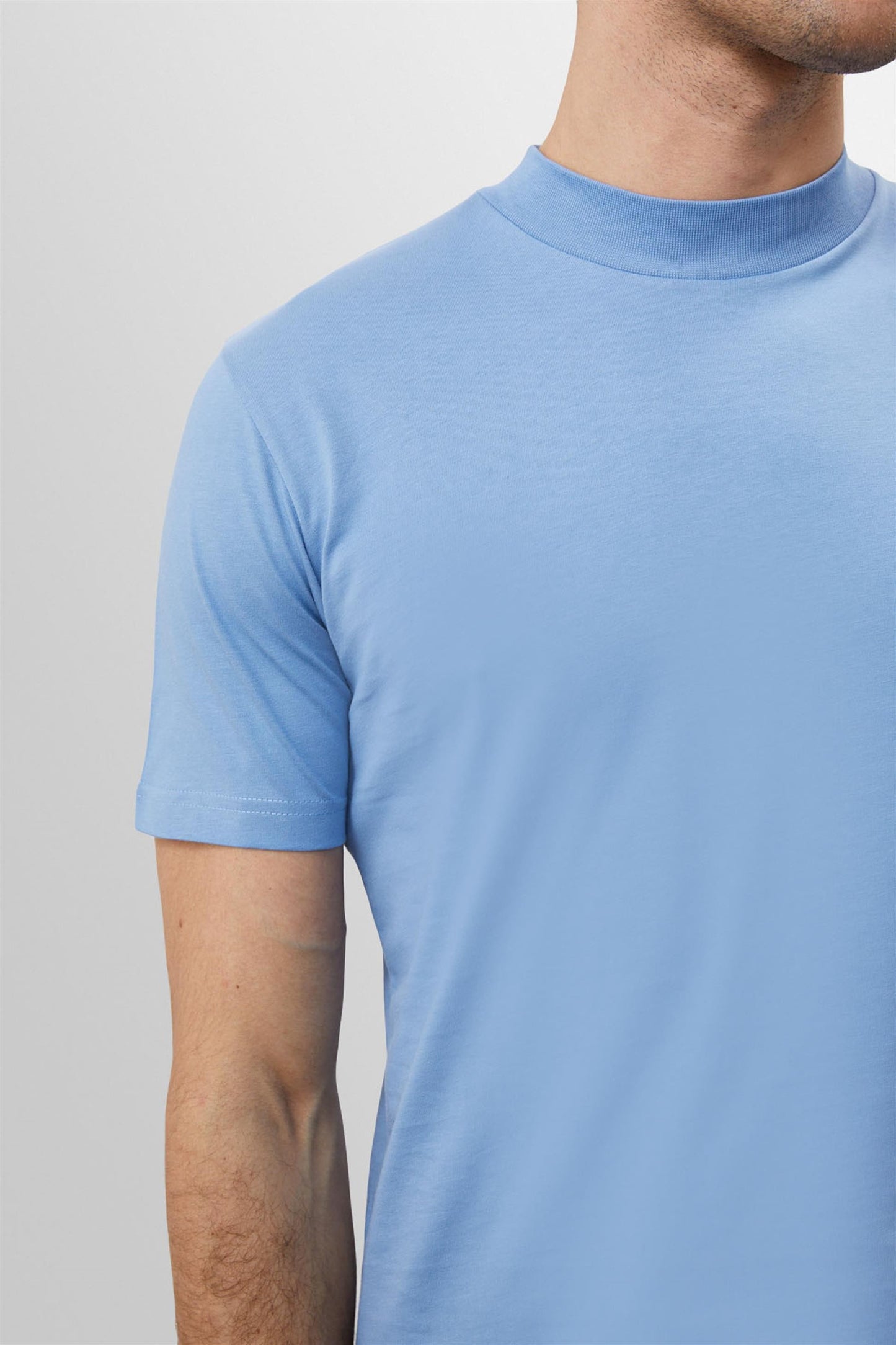 Antioch Saks Slim Fit Basic T-Shirt