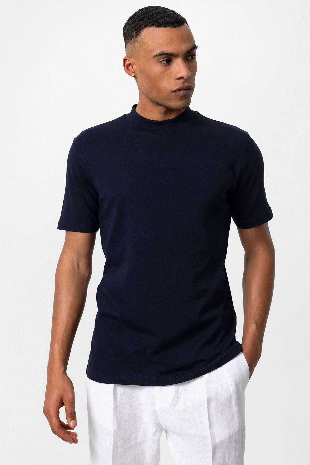 Antioch Saks Slim Fit Basic T-Shirt