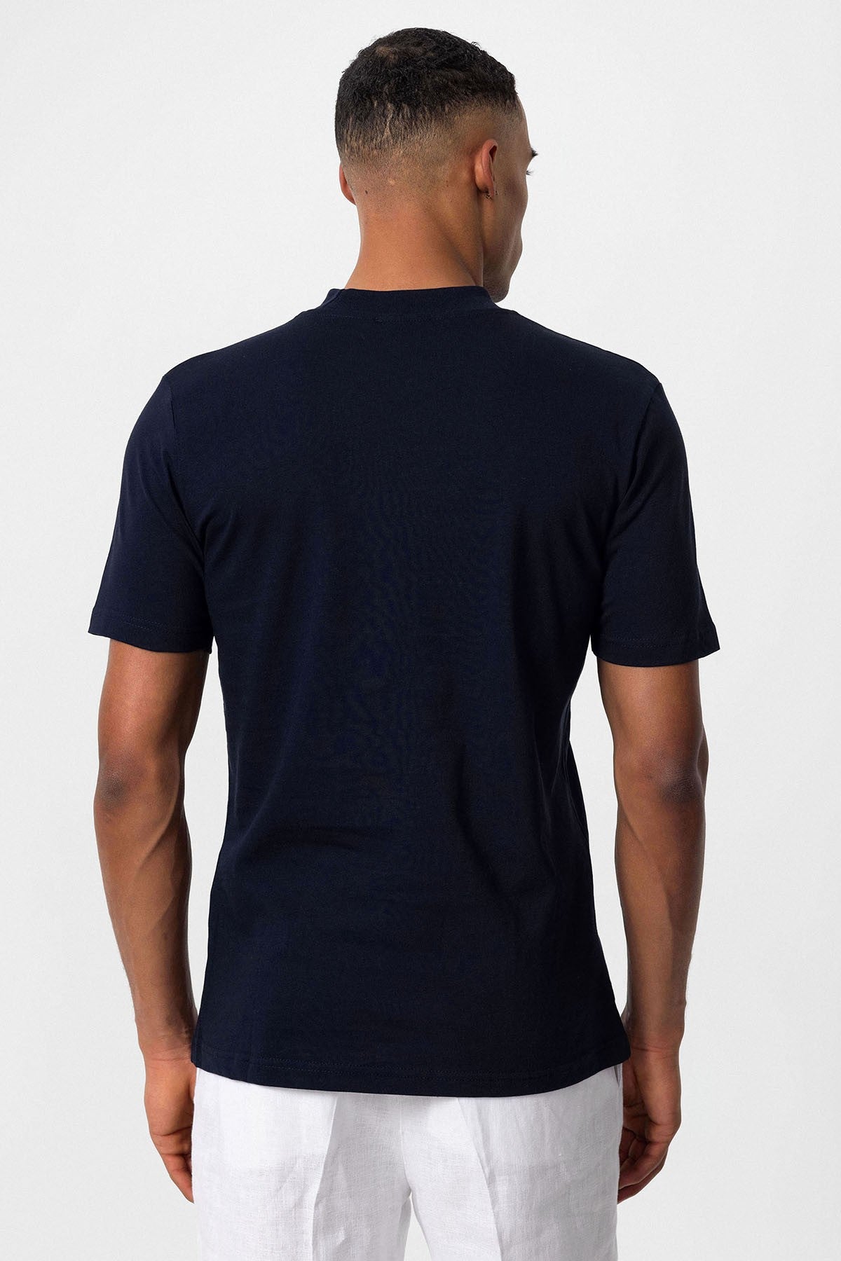 Antioch Saks Slim Fit Basic T-Shirt