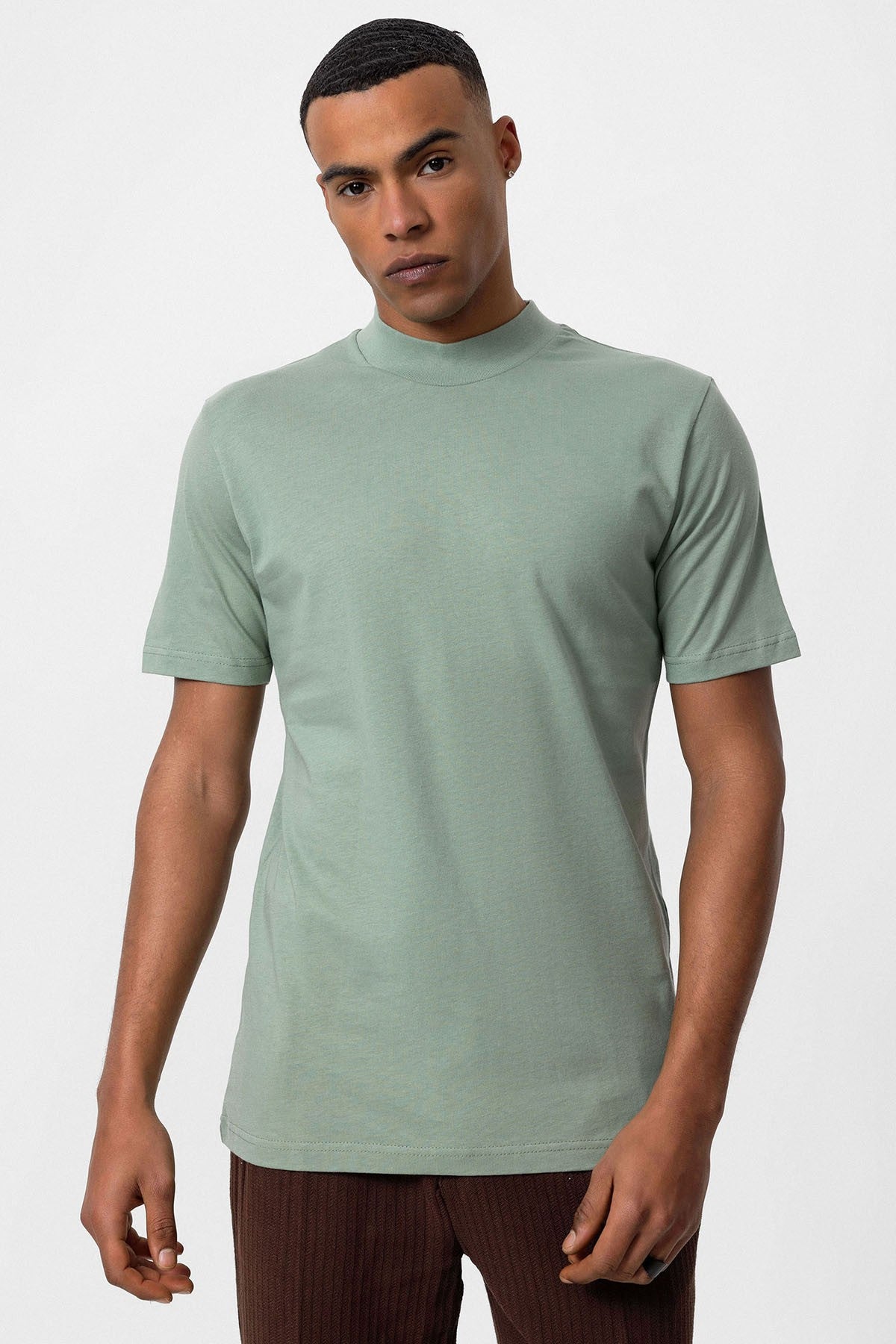 Antioch Saks Slim Fit Basic T-Shirt