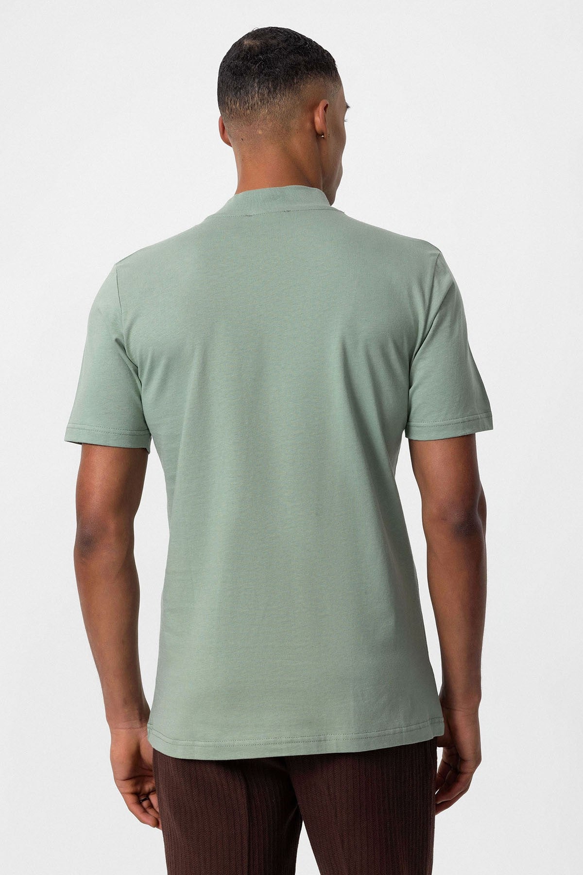 Antioch Saks Slim Fit Basic T-Shirt