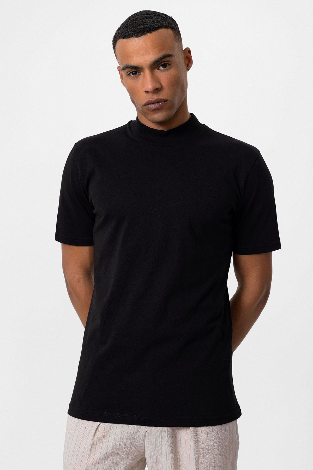 Antioch Saks Slim Fit Basic T-Shirt