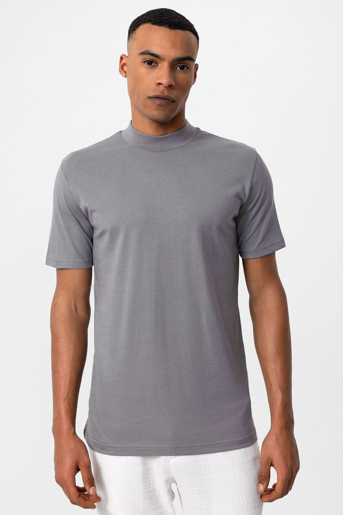 Antioch Saks Slim Fit Basic T-Shirt
