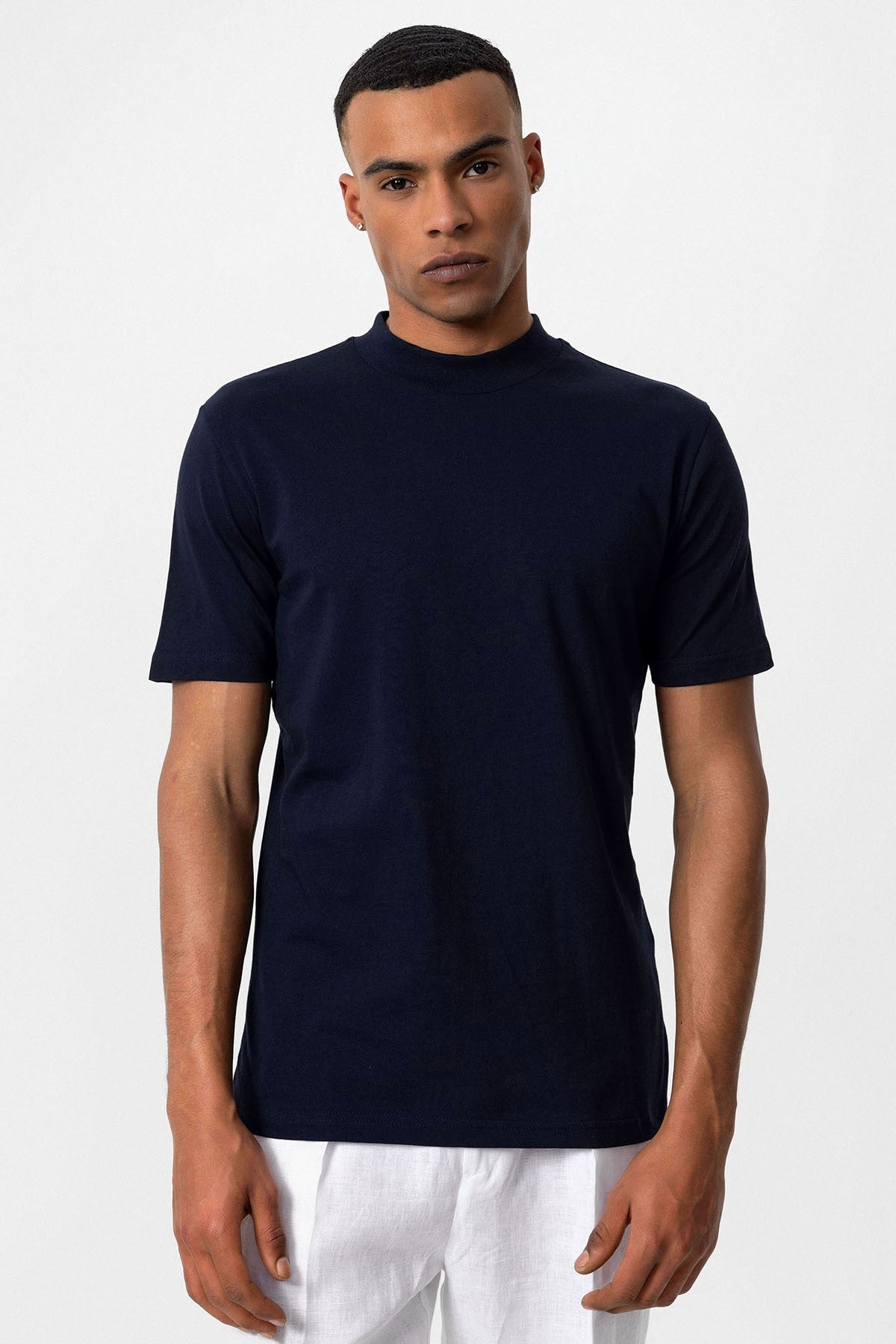 Antioch Saks Slim Fit Basic T-Shirt