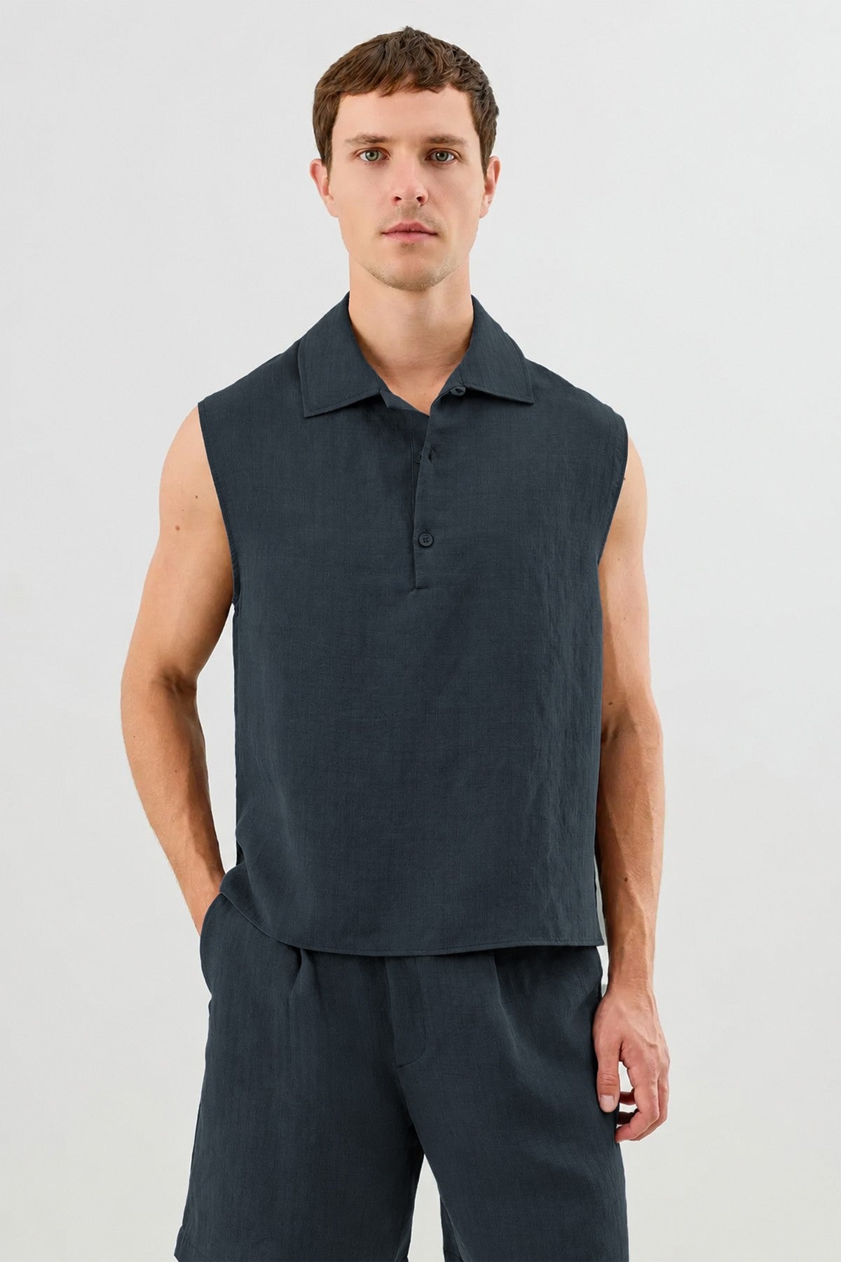 Lyocell Karışımlı Crop Fit Kolsuz Erkek Gömlek