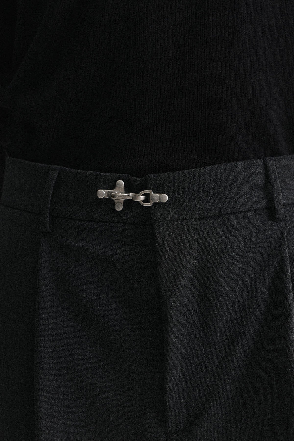 Metal Süslü Düğmeli Pileli Pantolon
