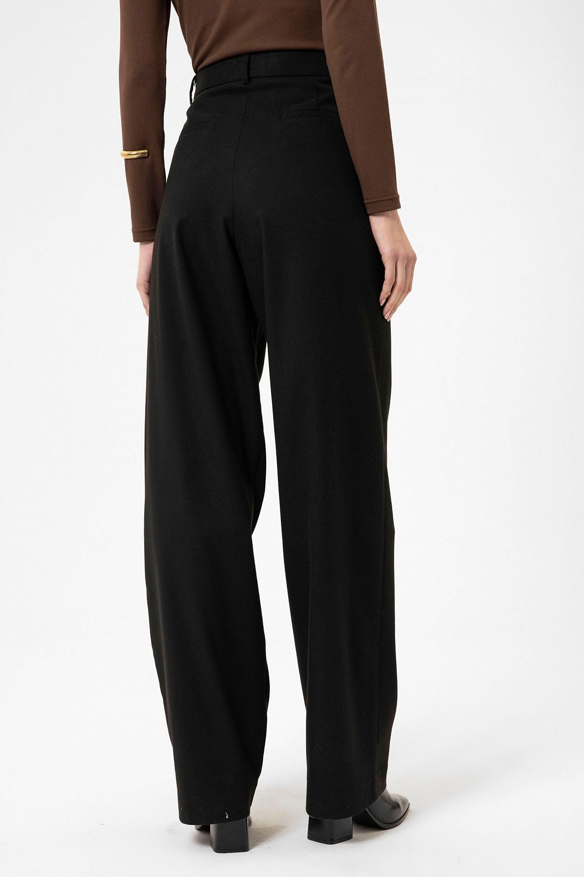 Antioch Siyah Kadın Yüksek Bel Pens Detaylı Straight Fit Pantolon