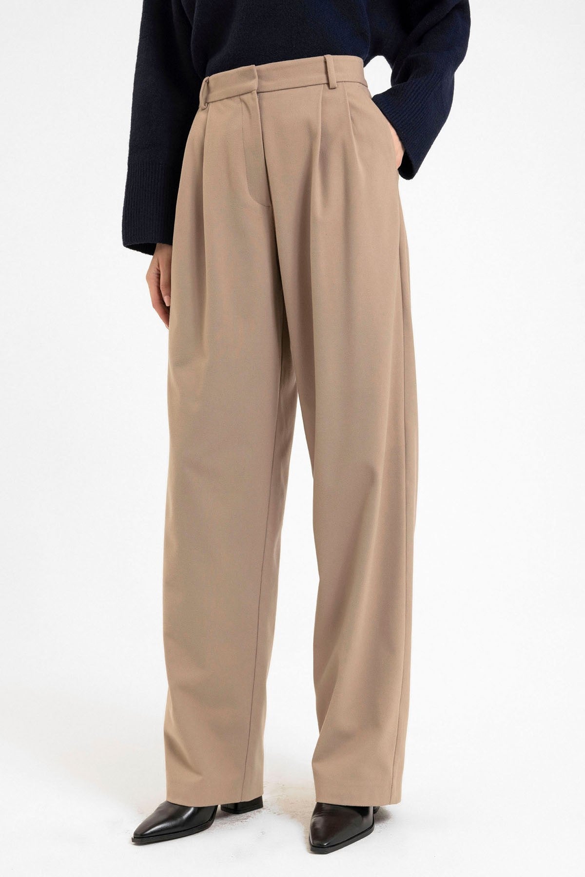 Antioch Siyah Kadın Yüksek Bel Pens Detaylı Straight Fit Pantolon