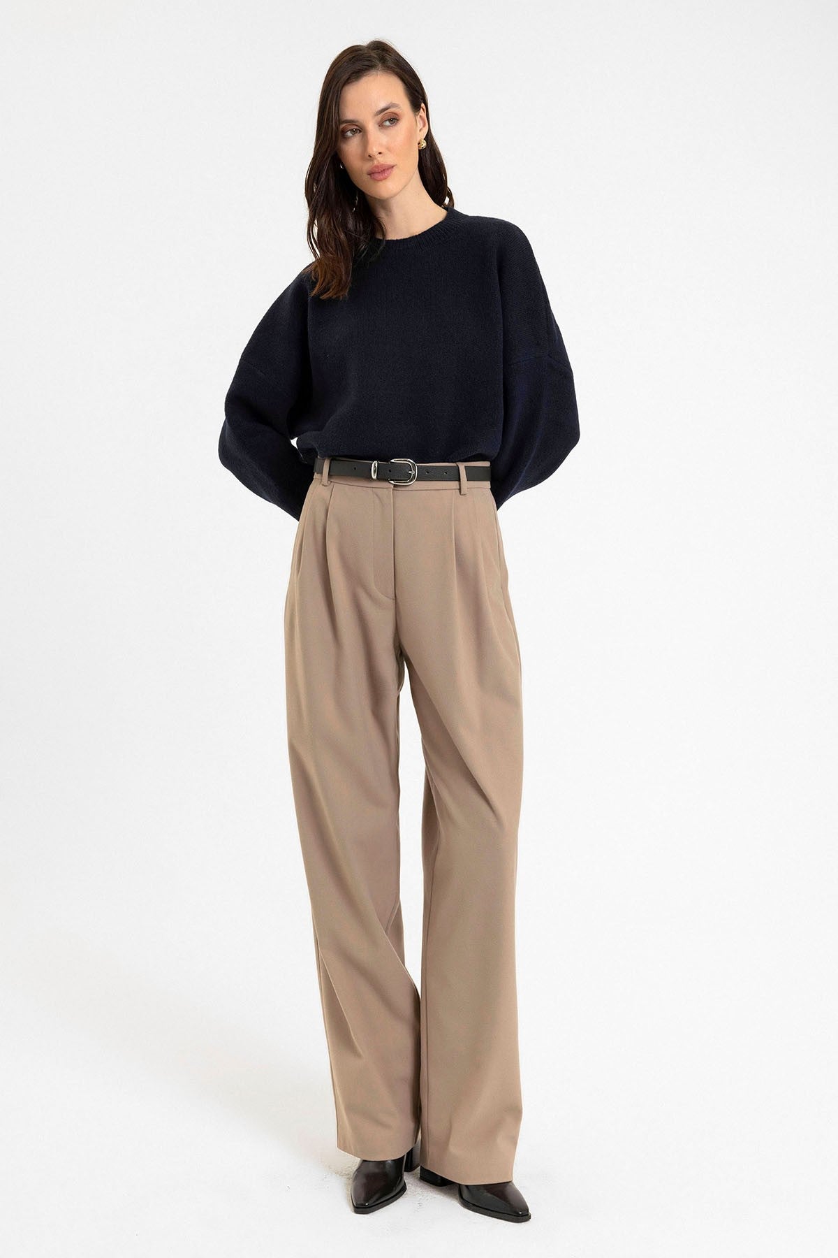 Antioch Siyah Kadın Yüksek Bel Pens Detaylı Straight Fit Pantolon