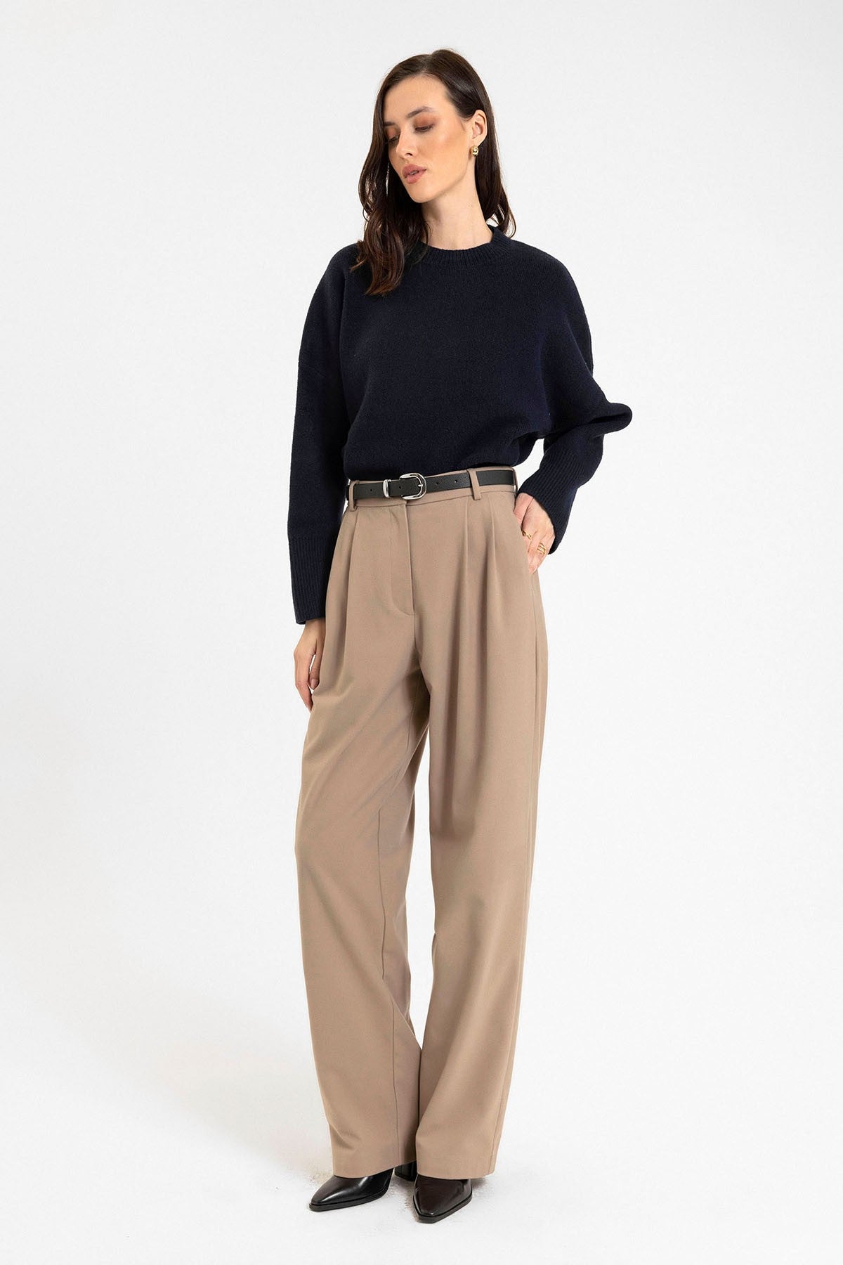 Antioch Siyah Kadın Yüksek Bel Pens Detaylı Straight Fit Pantolon