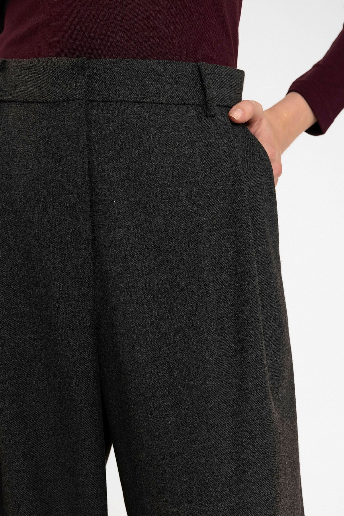 Antioch Siyah Kadın Yüksek Bel Pens Detaylı Straight Fit Pantolon