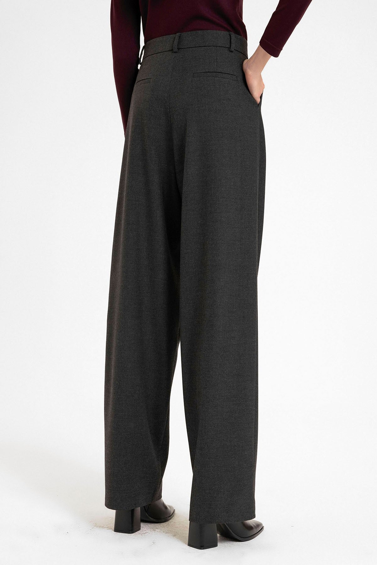 Antioch Siyah Kadın Yüksek Bel Pens Detaylı Straight Fit Pantolon