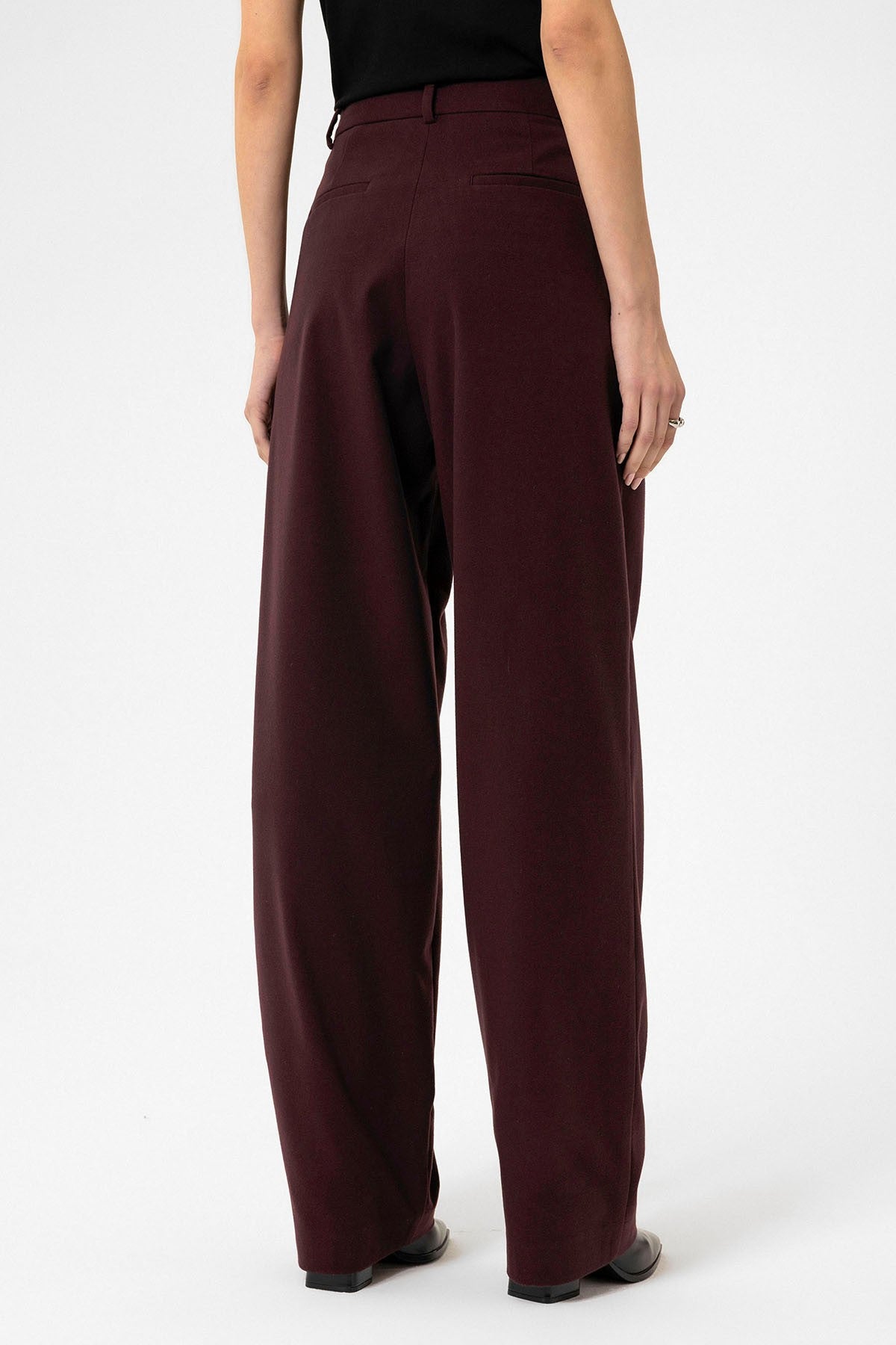 Antioch Siyah Kadın Yüksek Bel Pens Detaylı Straight Fit Pantolon