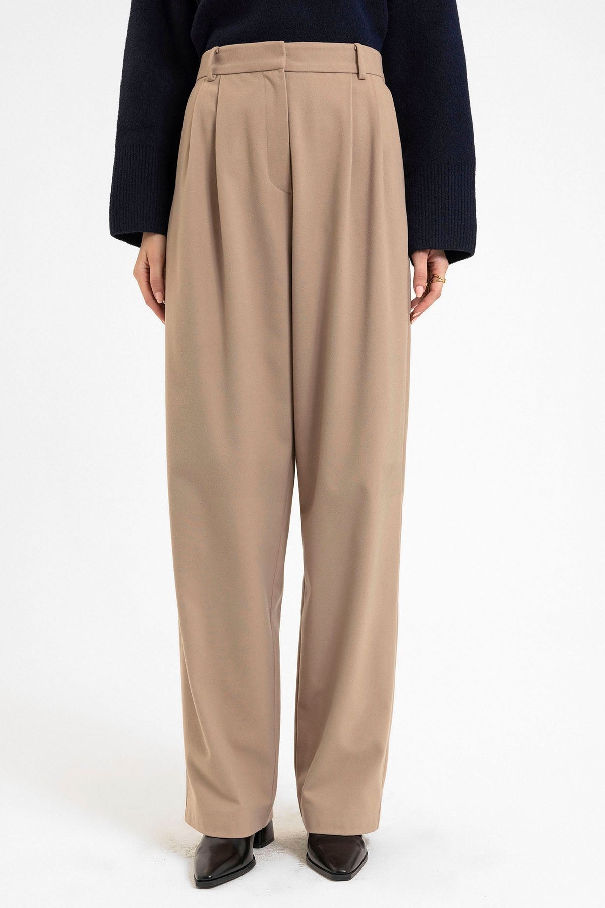 Antioch Siyah Kadın Yüksek Bel Pens Detaylı Straight Fit Pantolon