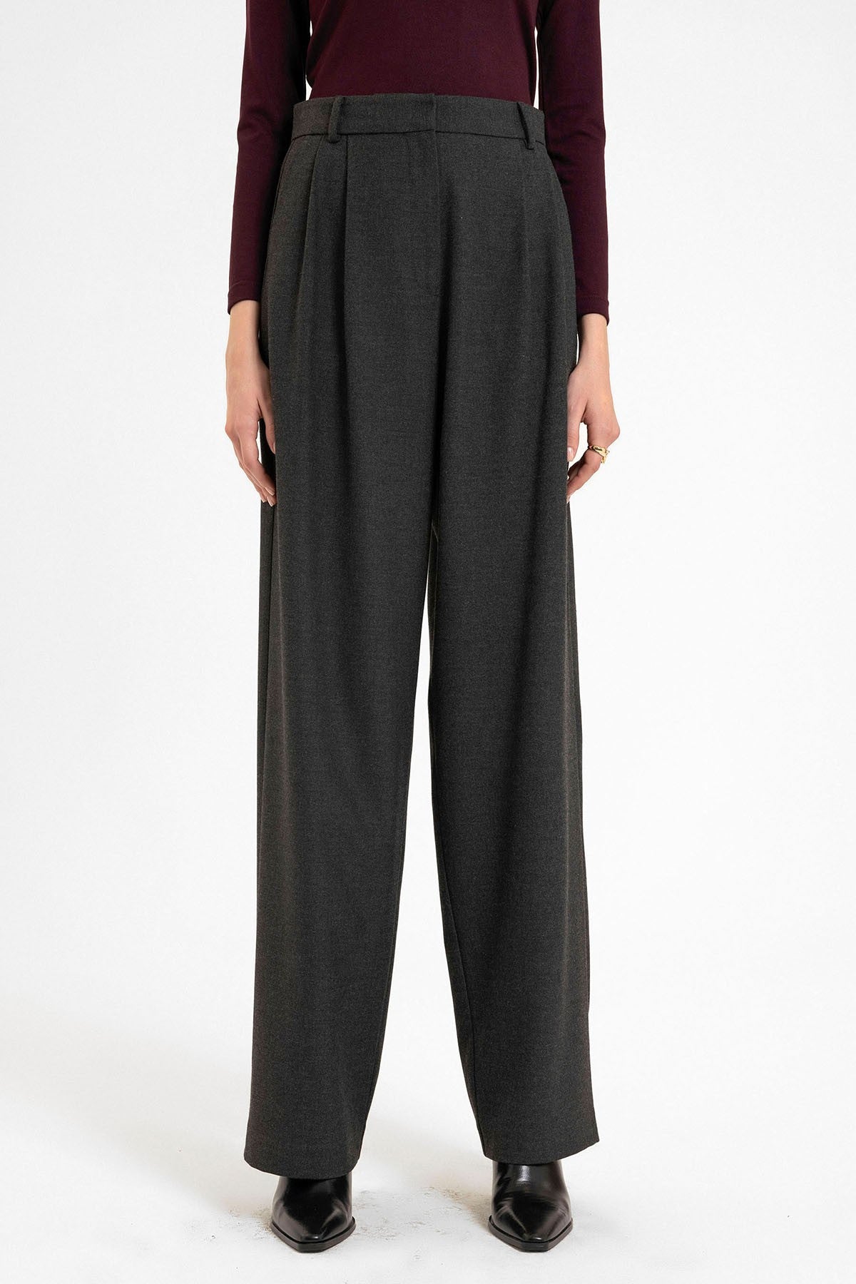 Antioch Siyah Kadın Yüksek Bel Pens Detaylı Straight Fit Pantolon