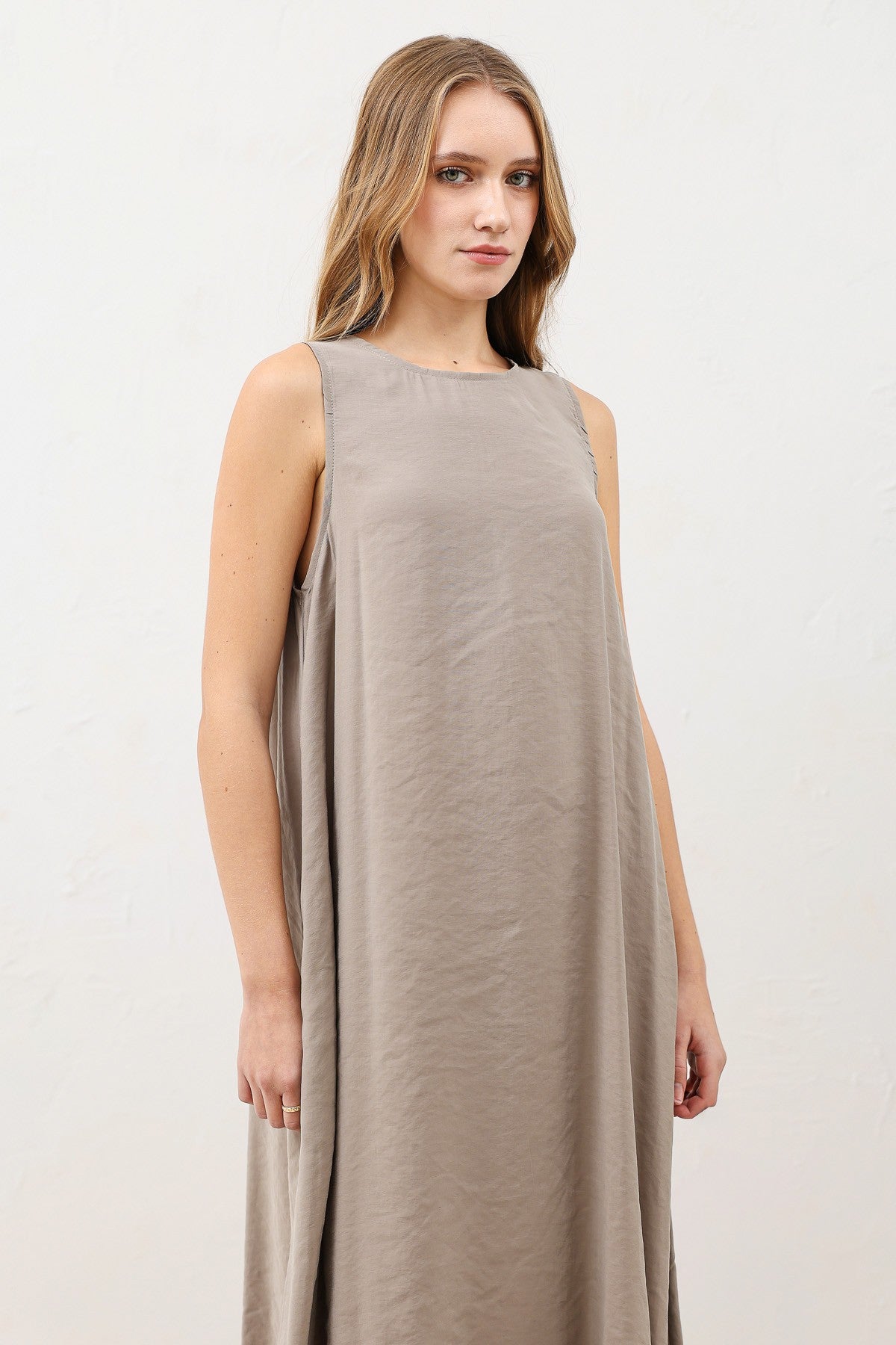 Antioch Dökümlü Halter Yaka Midi Elbise