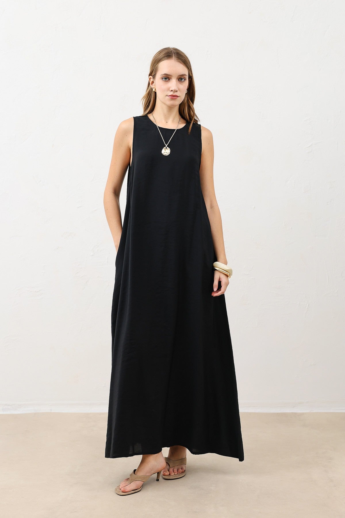Antioch Dökümlü Halter Yaka Midi Elbise