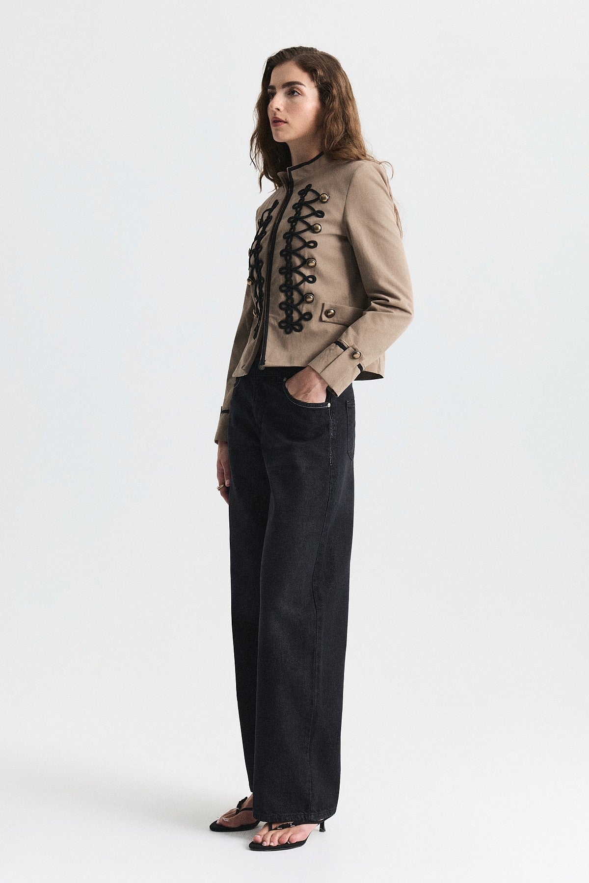 Süslü Düğme Detaylı İşlemeli Ceket