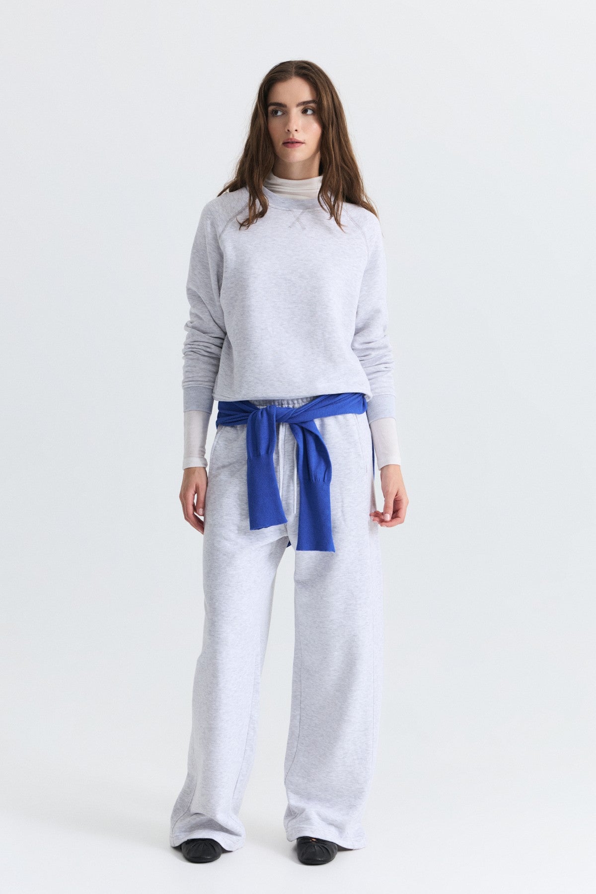 Bisiklet Yaka Sweatshirt ve Geniş Paça Pantolon Takım