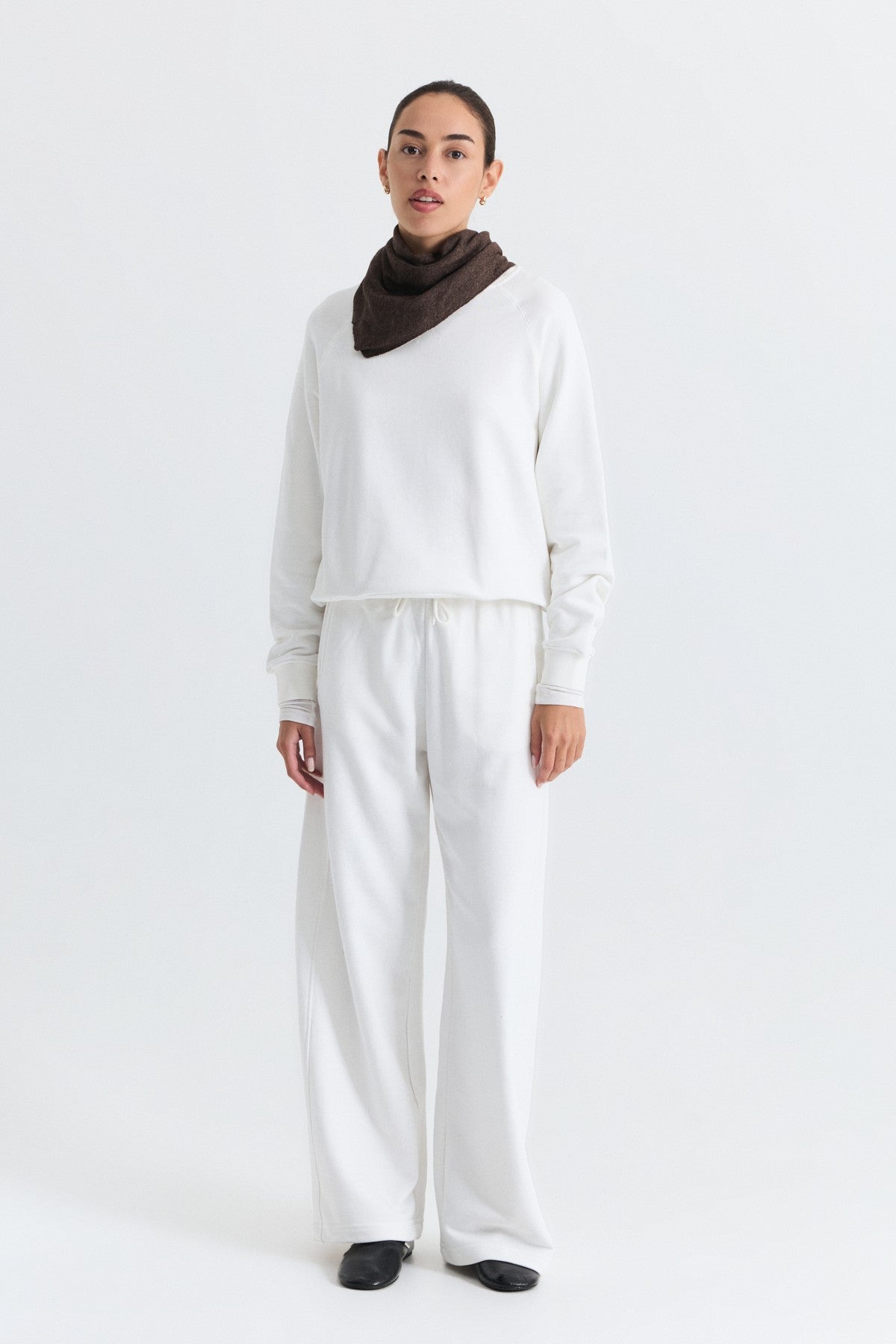 Bisiklet Yaka Sweatshirt ve Geniş Paça Pantolon Takım